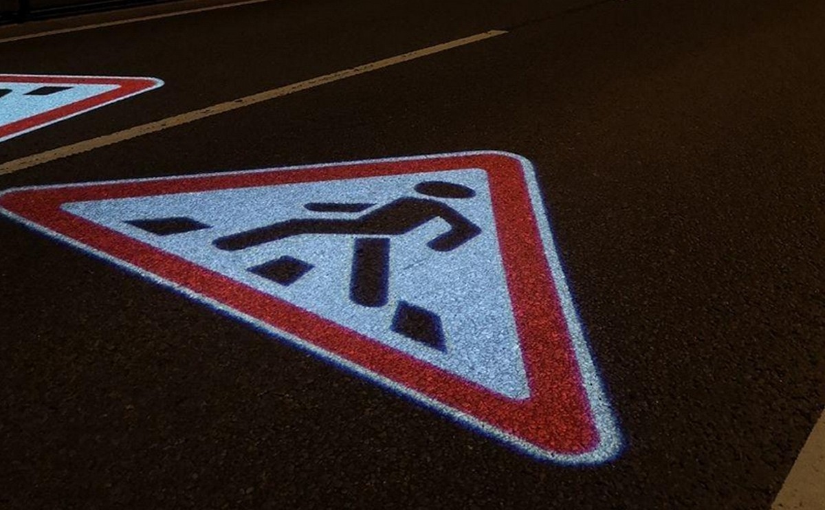 proiecția gobo a logo-ului în exterior sau interior